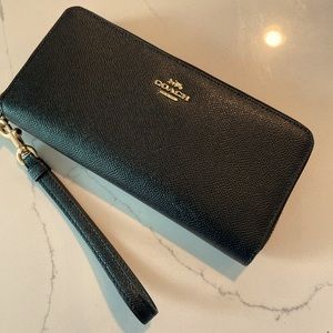 BRAND NEW NEVER USED Coach long wallet